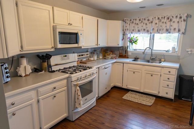 8440 Bridge Lake Road, Springfield Twp, MI 48348