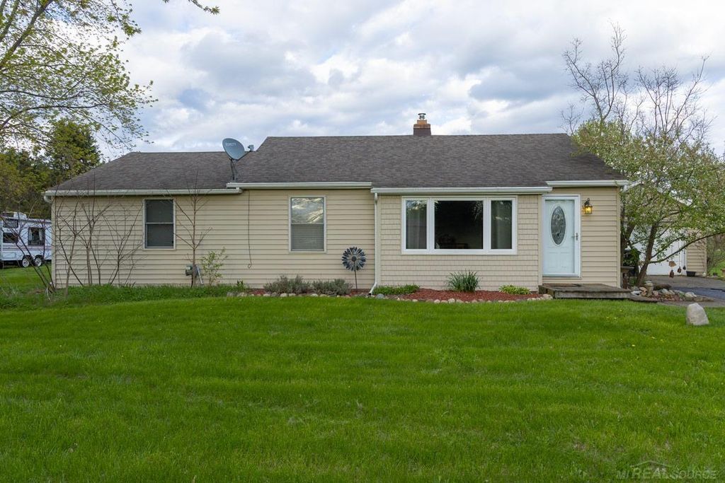 8440 Bridge Lake Road, Springfield Twp, MI 48348