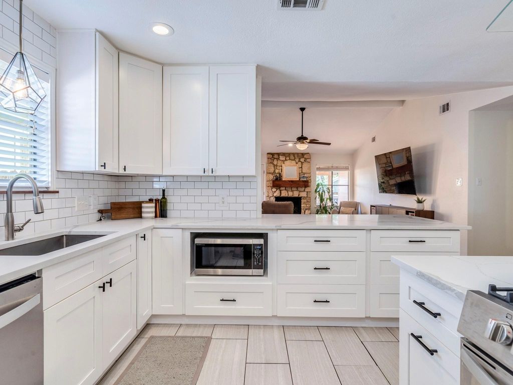 9813 Willers WAY, Austin, TX 78748