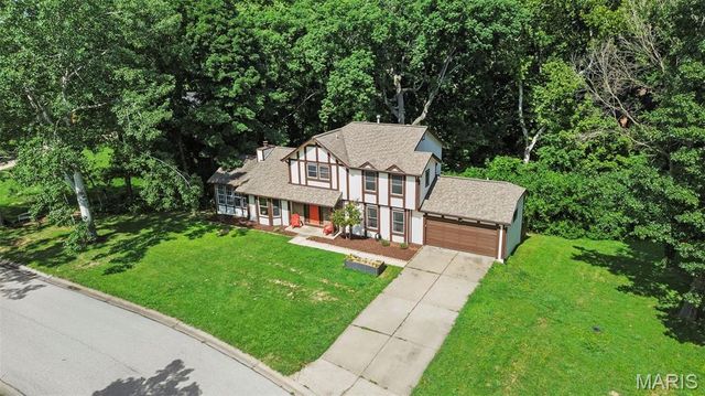 2 Pear Tree Court, St Peters, MO 63376