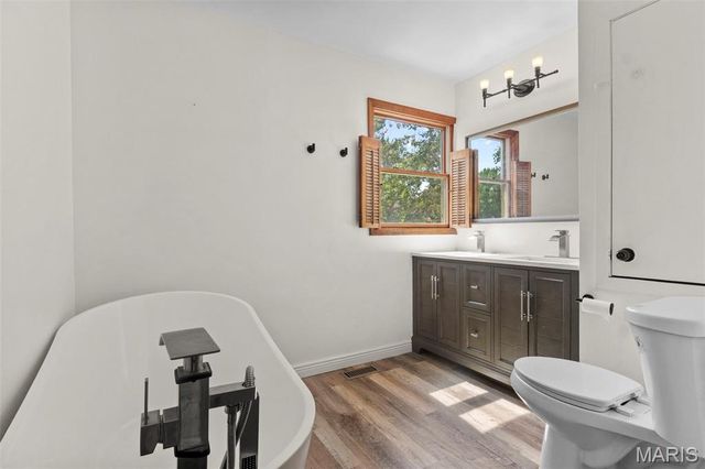 2 Pear Tree Court, St Peters, MO 63376
