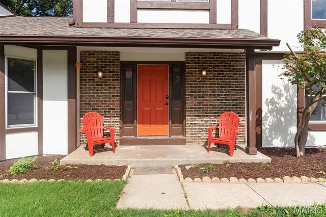 2 Pear Tree Court, St Peters, MO 63376