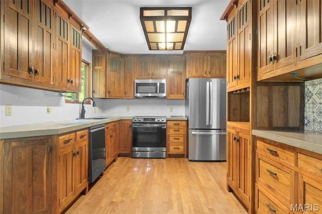2 Pear Tree Court, St Peters, MO 63376