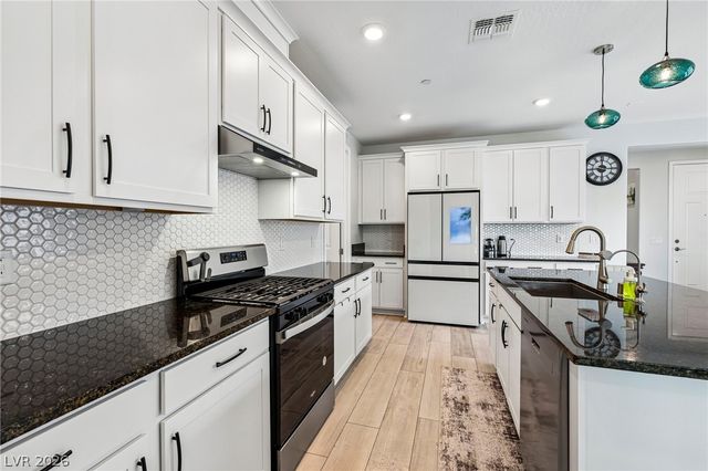 60 Stone Bluff Lane, Henderson, NV 89011