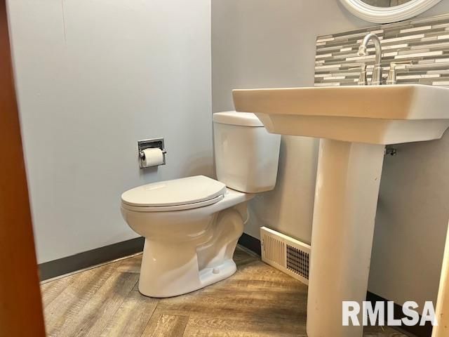 2102 W 17TH Street, Davenport, IA 52804