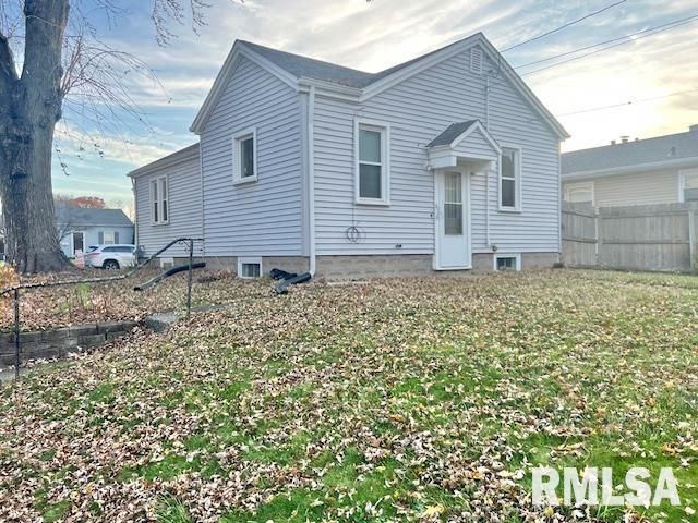 2102 W 17TH Street, Davenport, IA 52804