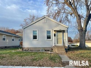 2102 W 17TH Street, Davenport, IA 52804