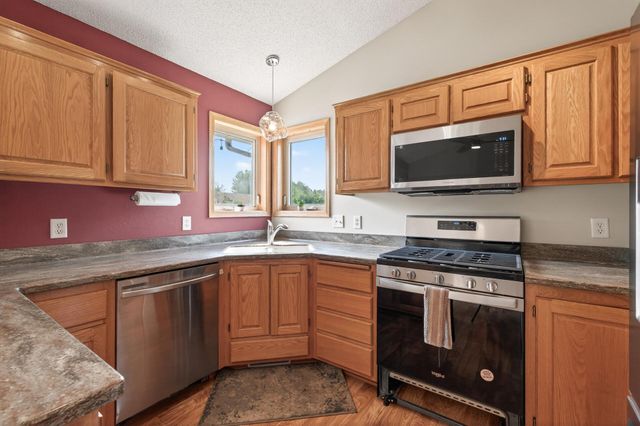 6007 Nathan Blvd, Rockford, MN 55373