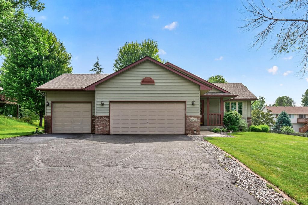6007 Nathan Blvd, Rockford, MN 55373