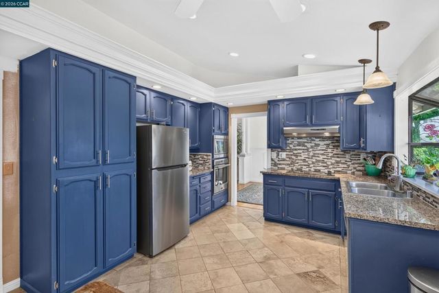 423 Duperu Dr, Crockett, CA 94525