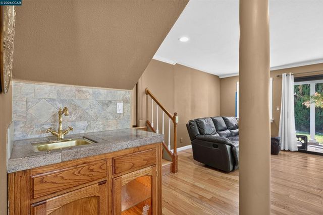 423 Duperu Dr, Crockett, CA 94525