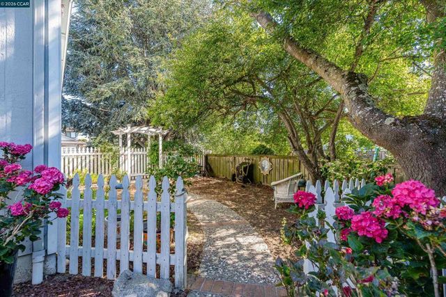 423 Duperu Dr, Crockett, CA 94525
