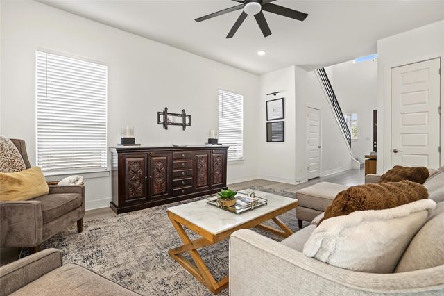 1304 Kneehigh LN, Georgetown, TX 78633