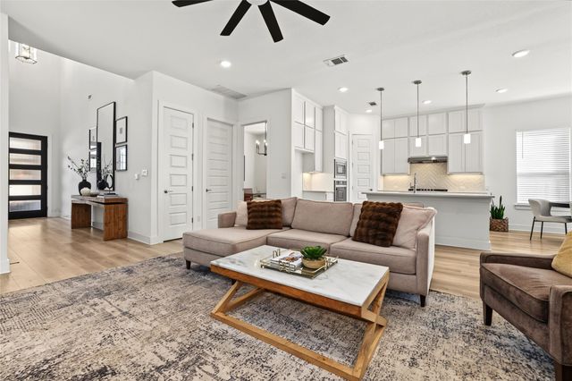 1304 Kneehigh LN, Georgetown, TX 78633