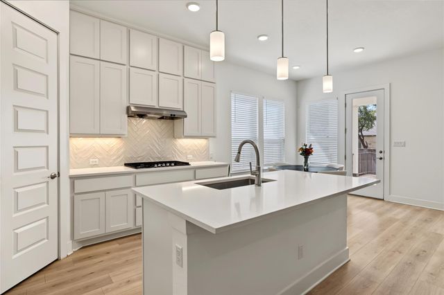 1304 Kneehigh LN, Georgetown, TX 78633