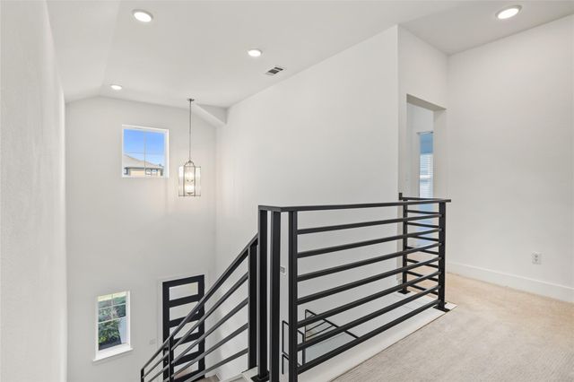 1304 Kneehigh LN, Georgetown, TX 78633