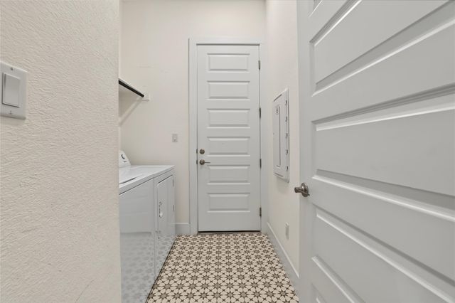 1304 Kneehigh LN, Georgetown, TX 78633