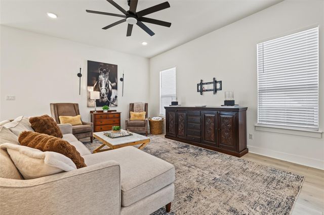 1304 Kneehigh LN, Georgetown, TX 78633