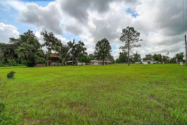 11700 VALLEY ROAD, Dade City, FL 33525