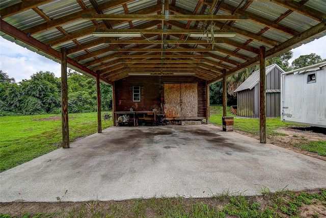 11700 VALLEY ROAD, Dade City, FL 33525