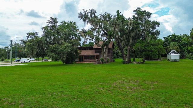 11700 VALLEY ROAD, Dade City, FL 33525