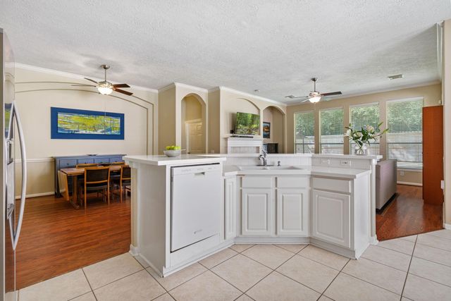 183 Victoria Glen Drive, The Woodlands, TX 77384
