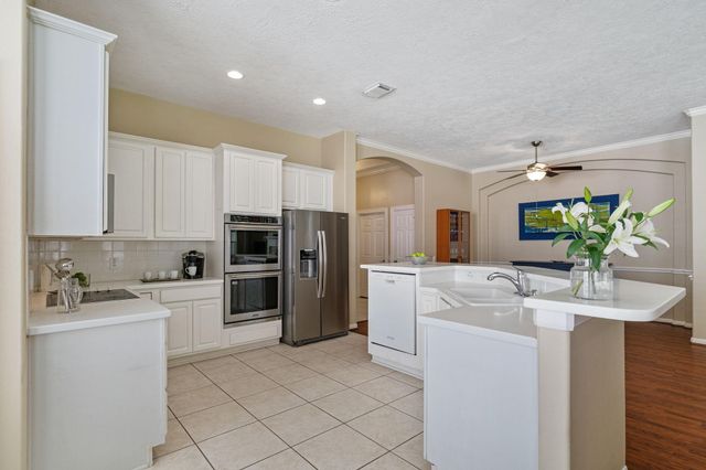 183 Victoria Glen Drive, The Woodlands, TX 77384