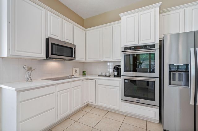 183 Victoria Glen Drive, The Woodlands, TX 77384