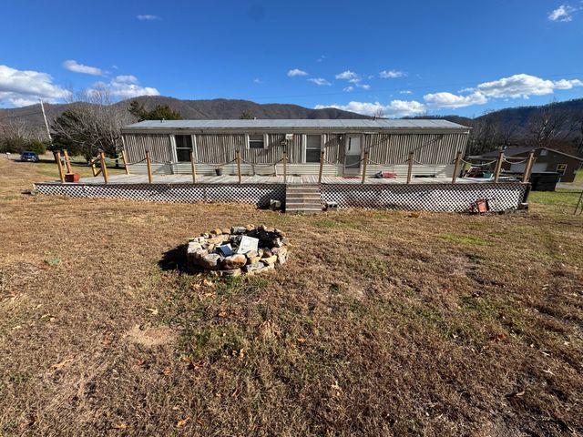 1333 Falling Leaf LN, Montvale, VA 24122