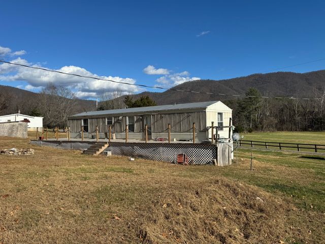 1333 Falling Leaf LN, Montvale, VA 24122