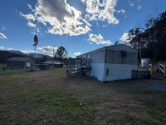 1333 Falling Leaf LN, Montvale, VA 24122