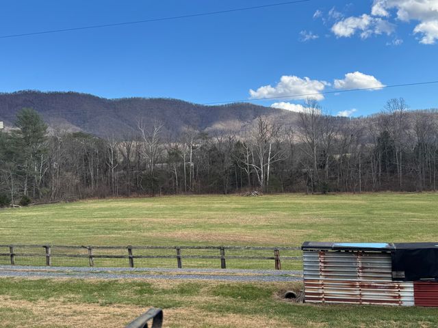 1333 Falling Leaf LN, Montvale, VA 24122