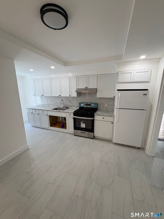 133 Willow Street 2nd FL, Waterbury, CT 06710