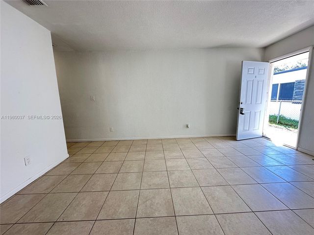 148 NW 14th Way 2, Dania Beach, FL 33004