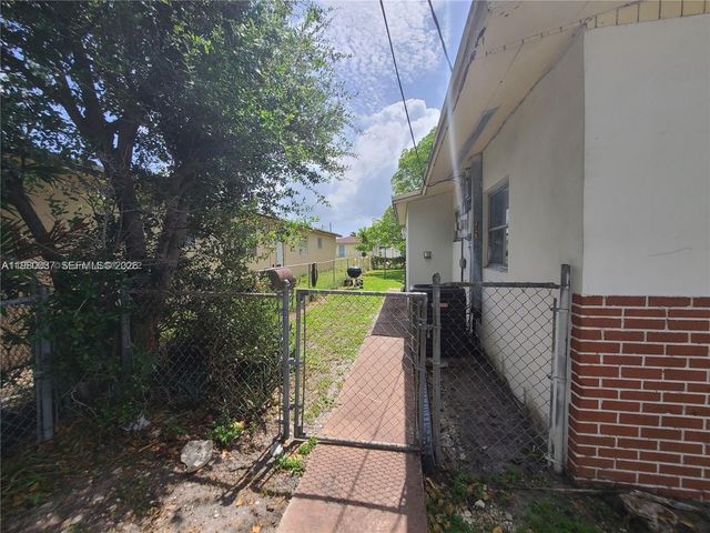 148 NW 14th Way 2, Dania Beach, FL 33004