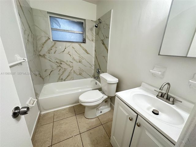 148 NW 14th Way 2, Dania Beach, FL 33004