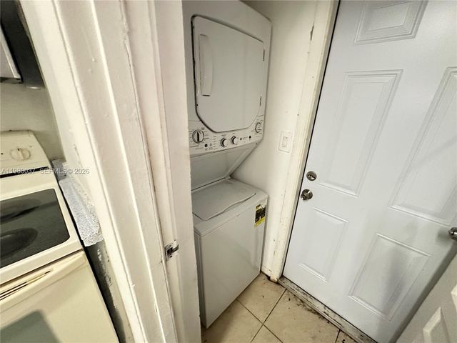 148 NW 14th Way 2, Dania Beach, FL 33004