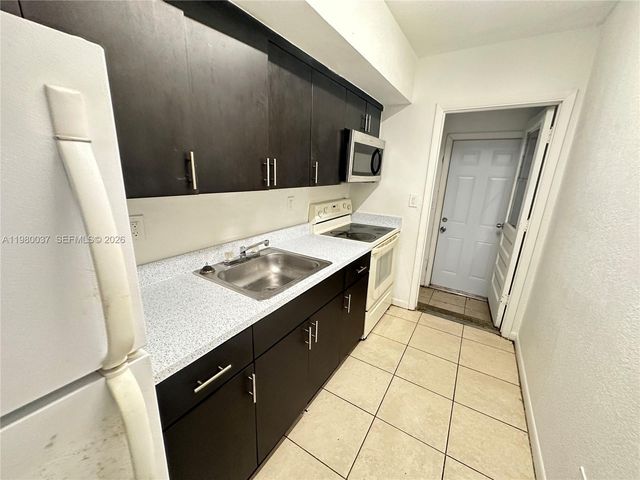 148 NW 14th Way 2, Dania Beach, FL 33004