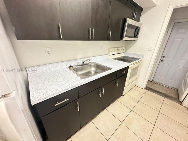 148 NW 14th Way 2, Dania Beach, FL 33004