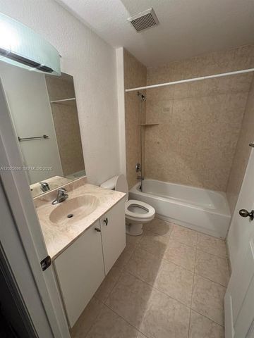 117 SE 3rd Ave 7, Hallandale Beach, FL 33009