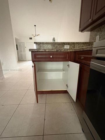 117 SE 3rd Ave 7, Hallandale Beach, FL 33009