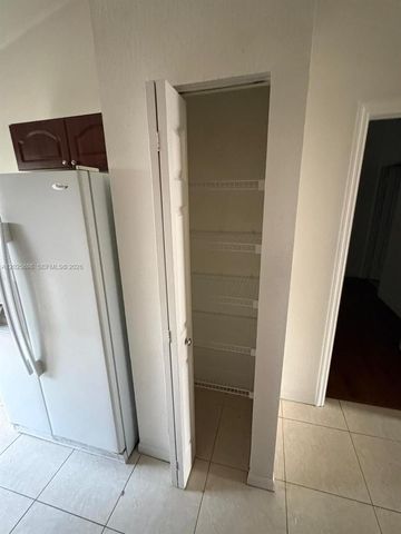 117 SE 3rd Ave 7, Hallandale Beach, FL 33009