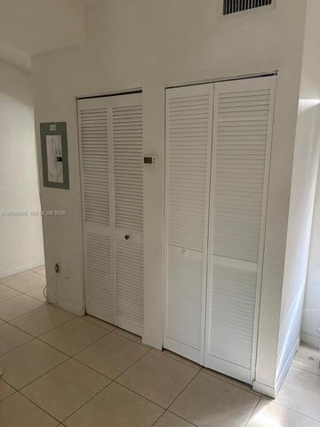 117 SE 3rd Ave 7, Hallandale Beach, FL 33009