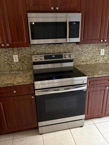 117 SE 3rd Ave 7, Hallandale Beach, FL 33009