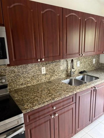 117 SE 3rd Ave 7, Hallandale Beach, FL 33009