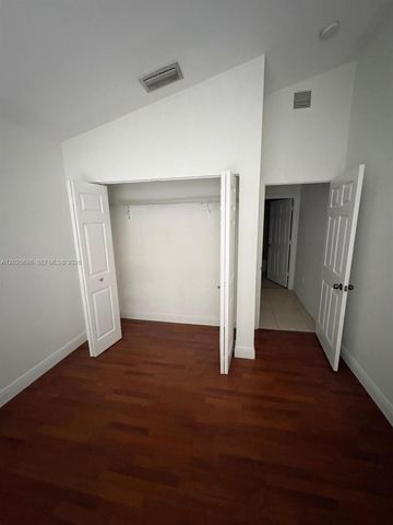 117 SE 3rd Ave 7, Hallandale Beach, FL 33009