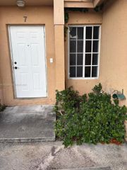 117 SE 3rd Ave 7, Hallandale Beach, FL 33009