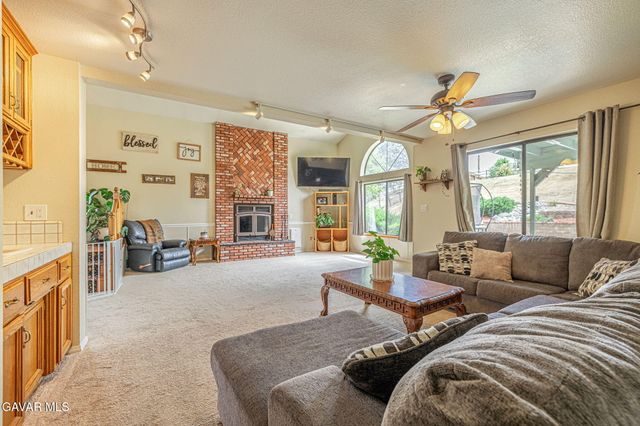 22812 Retreat Place, Tehachapi, CA 93561