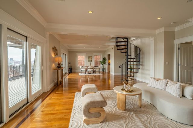 195 Webster St 4, Boston, MA 02128