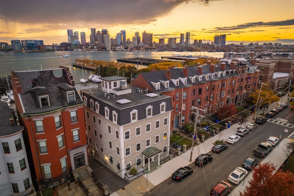 195 Webster St 4, Boston, MA 02128